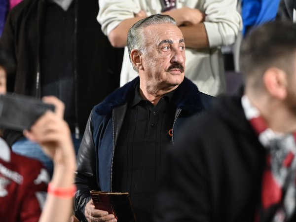 Cu ce vestimentație rară a apărut Nicolae Cristescu, fostul patron al Rapidului