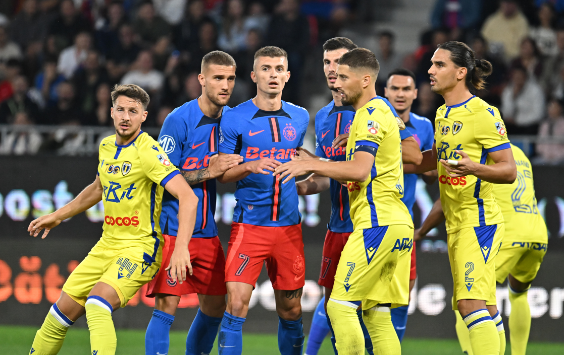 Gigi Becali n a stat pe gânduri! Patronul FCSB ului l a schimbat la pauză pe Bîrligea și i a transmis un mesaj clar