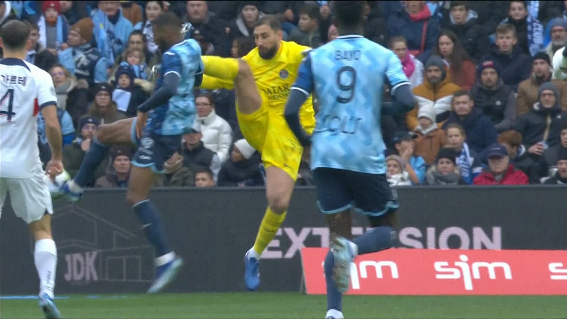 I au pus banii pe masă lui Gianluigi Donnarumma