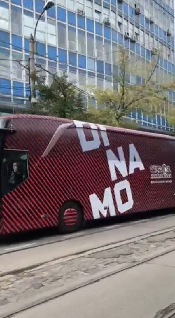 Noul autocar al lui Dinamo a fost surprins în trafic