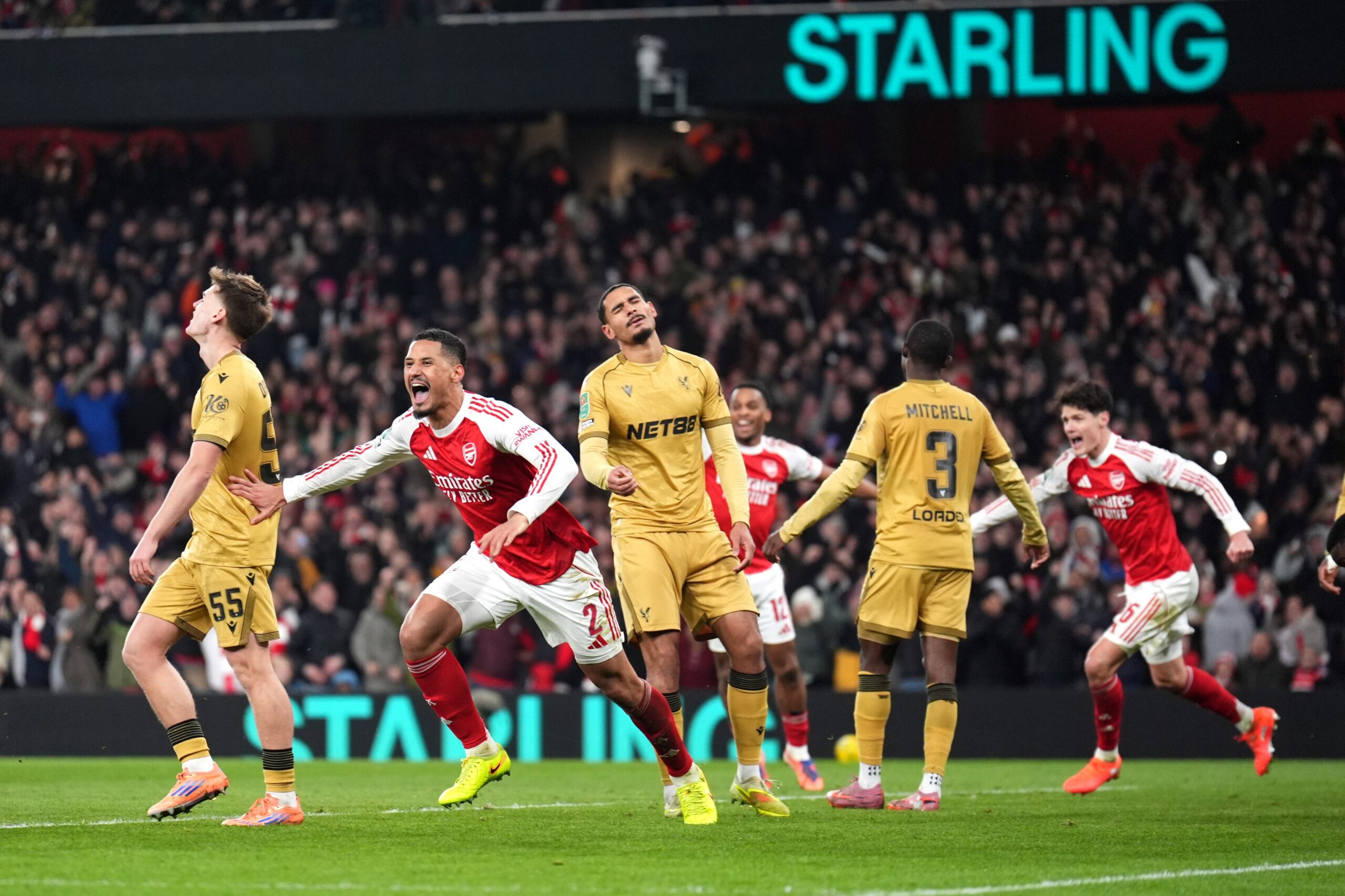Arsenal s a calificat DRAMATIC în semifinalele Cupei Ligii Angliei! Duelul cu Crystal Palace s a decis după 16 penalty uri