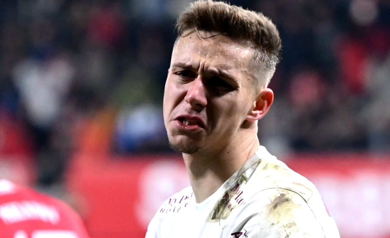 Au aflat că Louis Munteanu a îmbrăcat tricoul FCSB ului și au făcut anunțul despre transferul atacantului