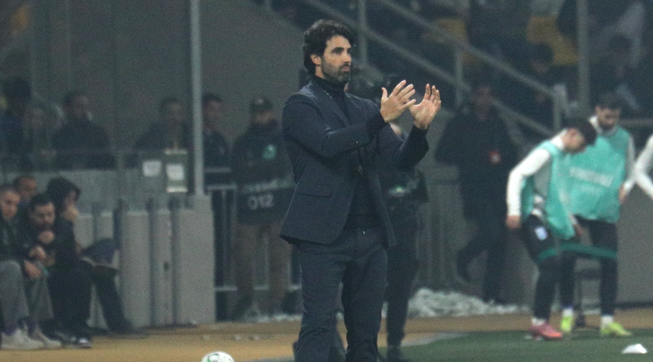 Filipe Coelho s a abținut cu greu la finalul meciului cu AEK: ”Poate aș fi pedepsit”