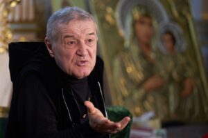 Fotbalistul a primit interzis la TikTok, Instagram și Facebook de la Gigi Becali, iar la ora 23:00 “trebuie să doarmă”