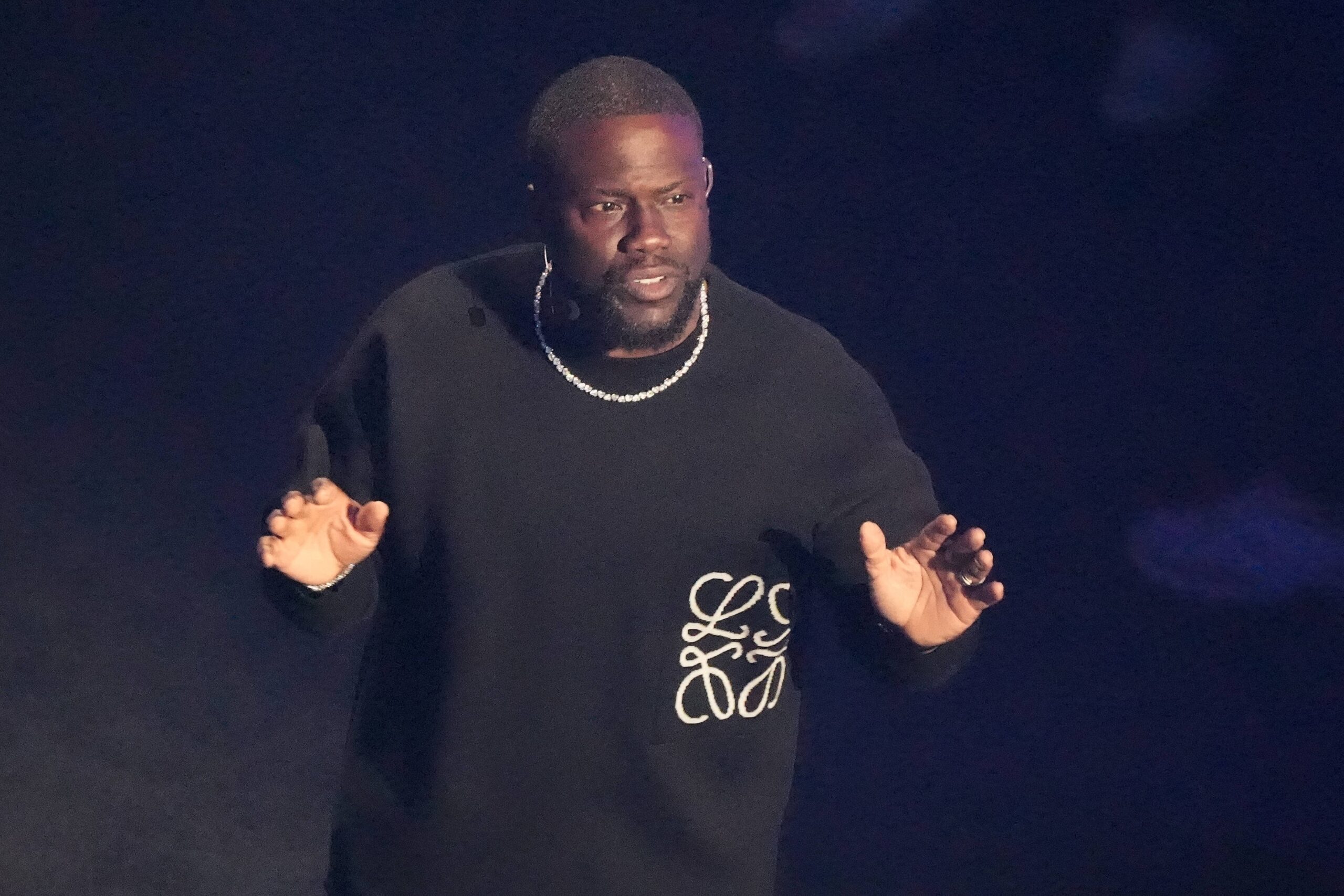 Kevin Hart a realizat ce a spus când toți ochii erau pe el: ”Stați! Corecție! N am voie să zic”