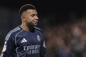 Kylian Mbappe îi calcă pe urme lui Cristiano Ronaldo! Starul francez, la un gol de istorie