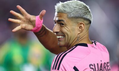 La 38 de ani, Luis Suarez semnează
