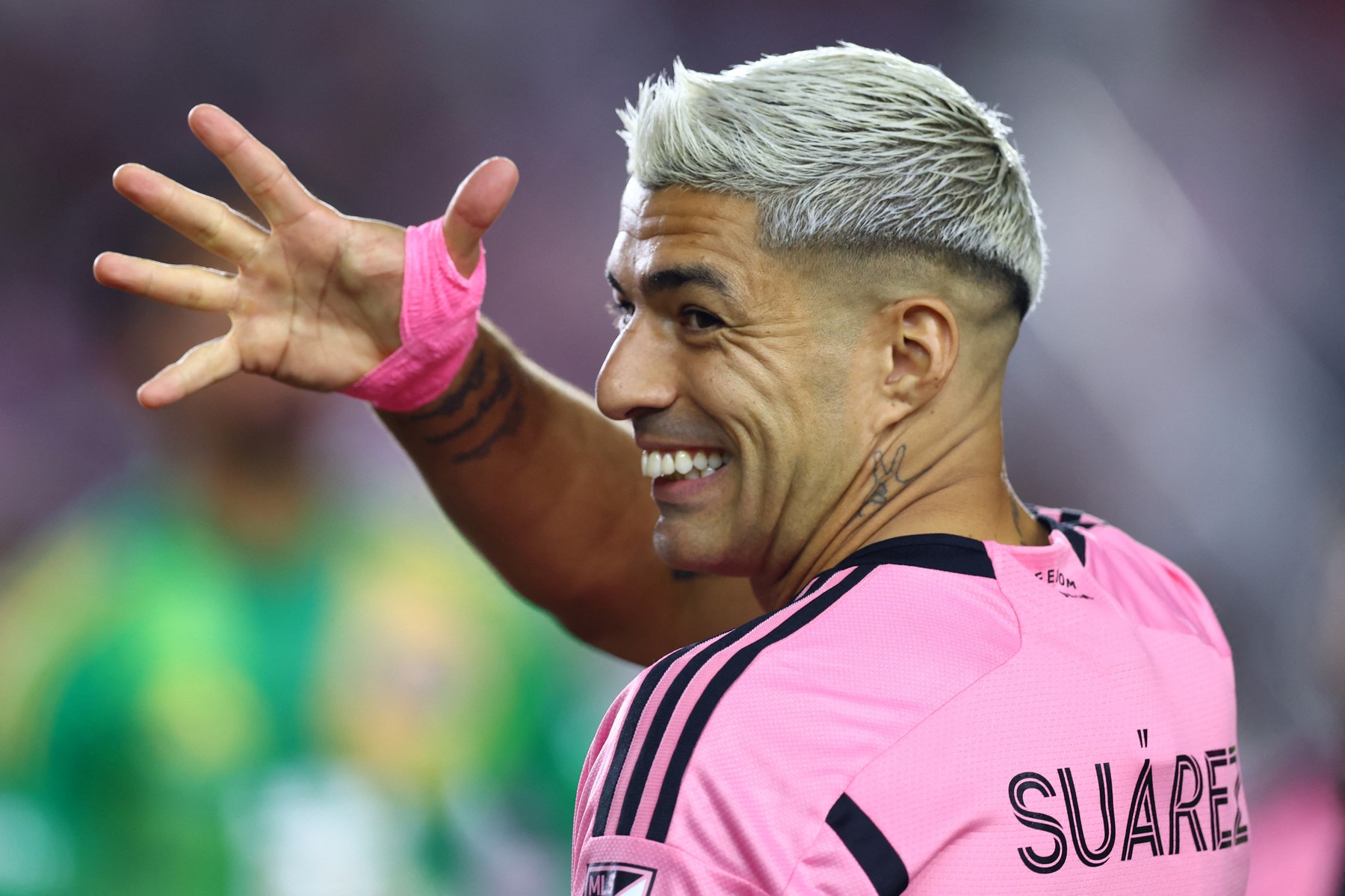 La 38 de ani, Luis Suarez semnează