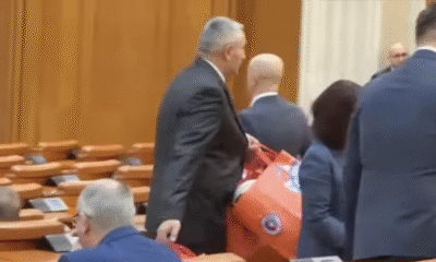 Neverosimil: imagini cum rar se văd, în Parlament înaintea moțiunii de cenzură împotriva Guvernului Bolojan