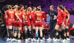 Selecționerul României, cu gândul la meciul „de foc” cu Ungaria după eșecul cu Danemarca de la Mondial: „Să rămânem calmi”