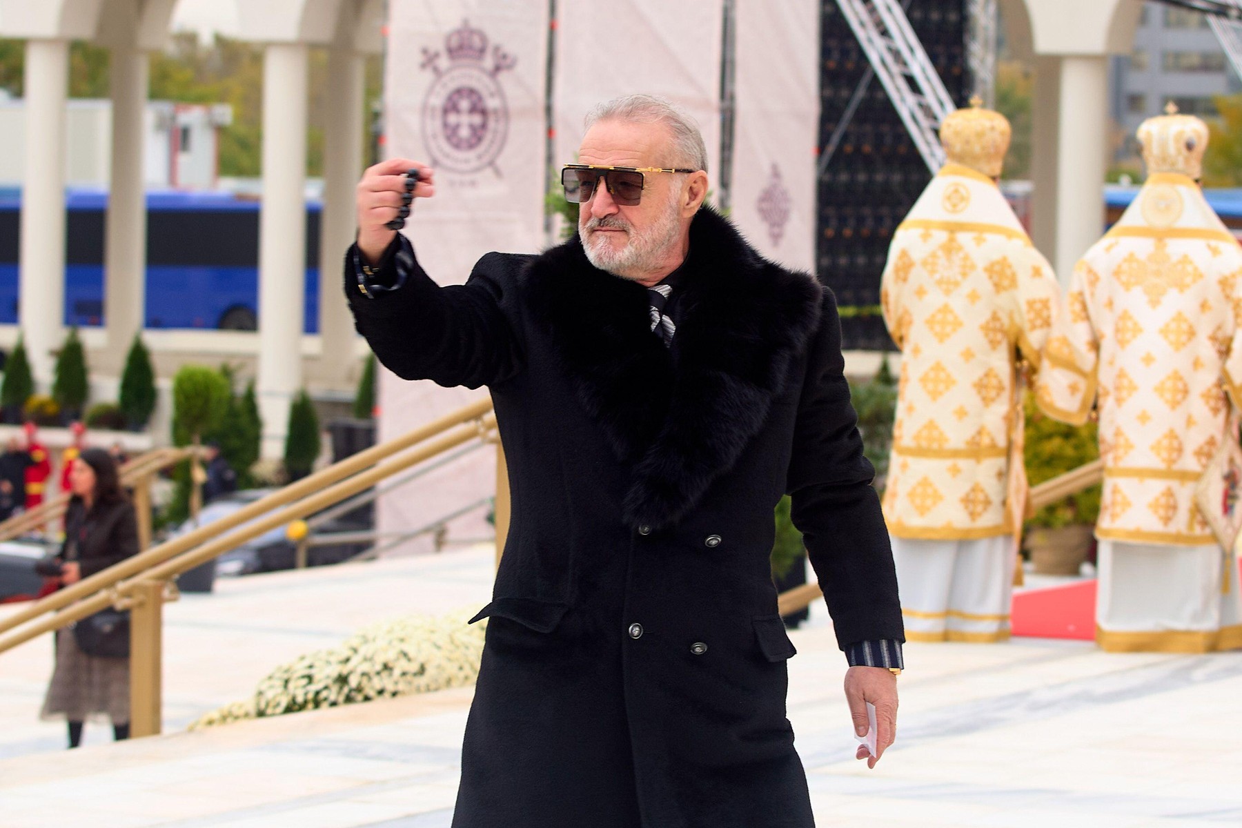 Un preot a ”explodat” și a dezvăluit ce a făcut Gigi Becali în biserică: ”Îmi venea să mă dezbrac și să plec