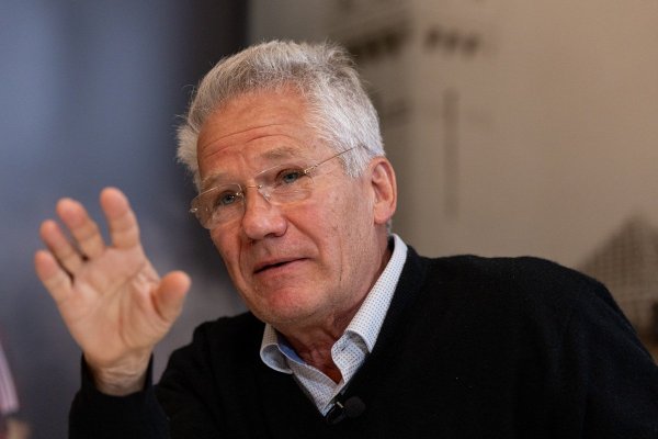 A răbufnit la adresa lui Loți Bölöni: ”Urât și jignitor față de oamenii care au murit și au suferit în țara asta! Nu poți să insisți că era un om minunat, dar el îl slăvește și astăzi”