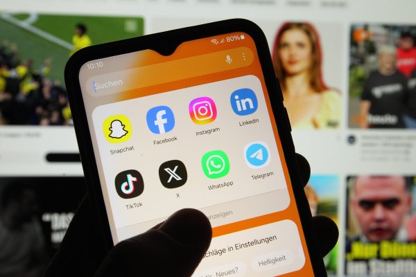 Atenție la WhatsApp, hackerii dau lovitură după lovitură