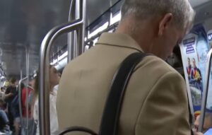 Ce îi aduce bucurie milionarului român care are avion privat, dar merge cu metroul şi autobuzul