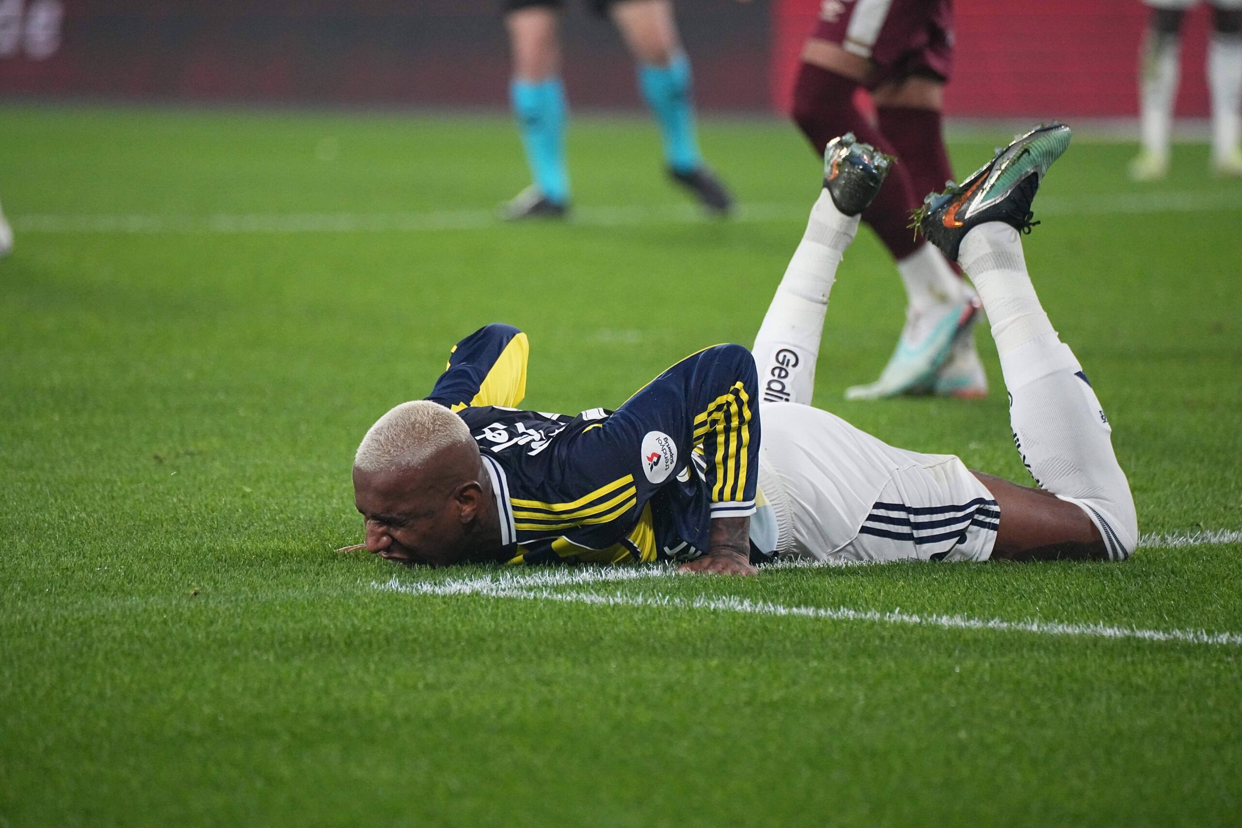 Fenerbahce, fără 4 jucători cu FCSB! Lotul turcilor pentru meciul de pe Arena Națională