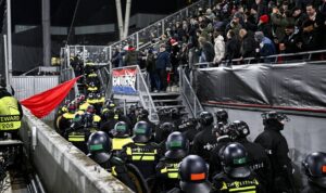 Haos la un meci din Europa League, amânat cu aproape o oră