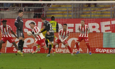 Penalty controversat pentru Rapid! Chemat să revadă faza la VAR, Colțescu a decis să și mențină decizia