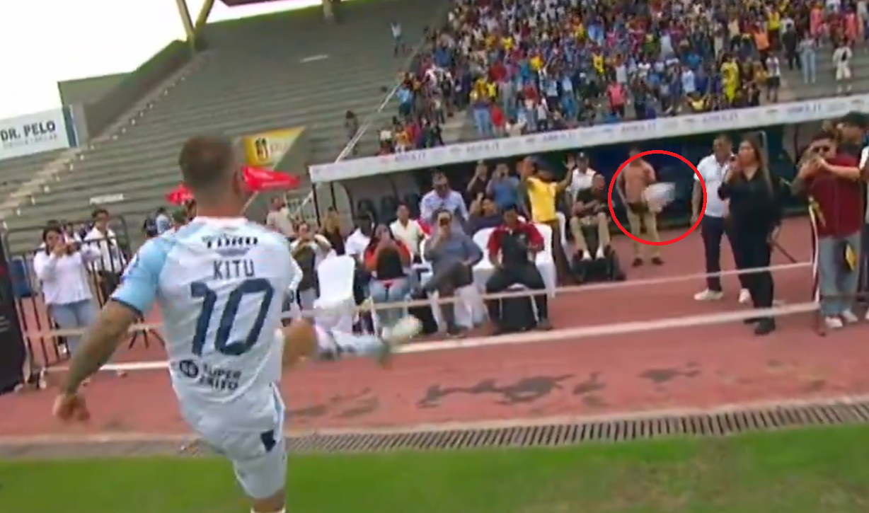 S a făcut de râs la prezentarea oficială: ”Ar trebui dat afară deja”