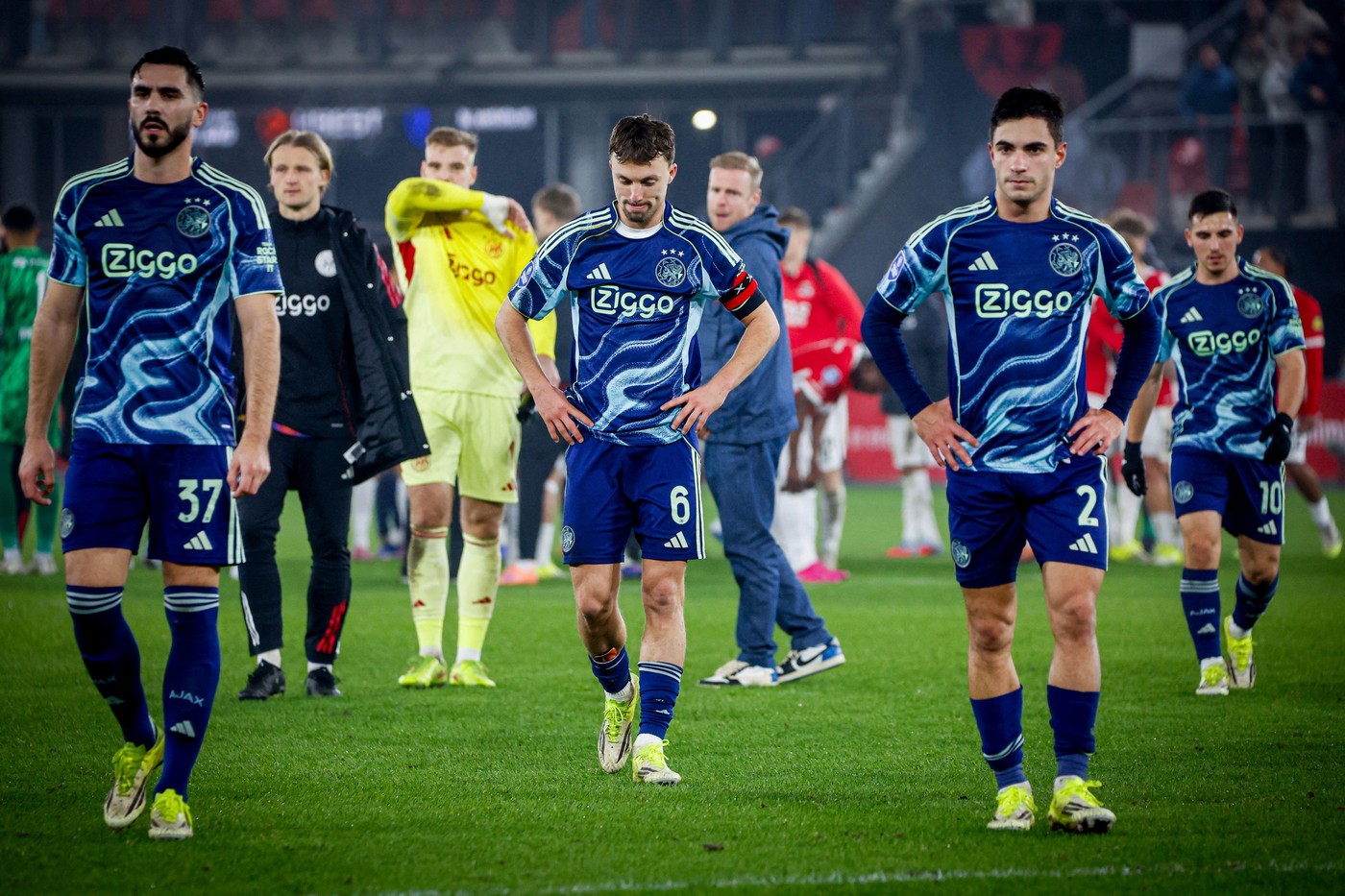 Umilință! Cvadrupla câștigătoare de Champions League, ”călcată în picioare”: la pauză era deja 0