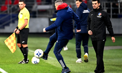 A cedat în direct! Un antrenor din România s a făcut "slab" de unul singur la interviu