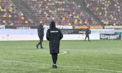 Acoperiți de zăpadă! Ce au făcut jucătorii lui Dinamo pe gazonul Arenei Naționale, chiar înainte de derby ul cu Rapid