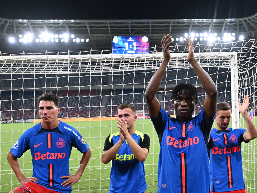 Au pus banii pe masă: