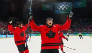 Canada s a calificat în finala olimpică, după o revenire de senzație! MacKinnon a adus victoria cu 35 de secunde înainte de final