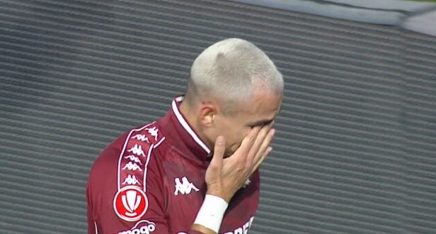 Ce imagini: Cristi Manea a izbucnit în plâns și colegii de la Rapid n au stat pe gânduri! Reacția lui Cristi Săpunaru