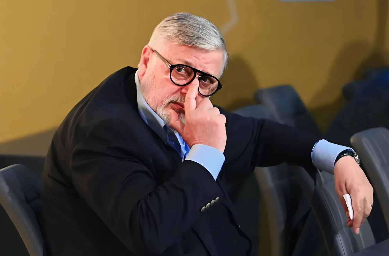 Gino Iorgulescu a pus mâna pe telefon, după ce a enervat mai mulți conducători din România