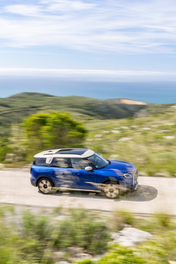 MINI Countryman ONE, noul punct de intrare în universul celui mai mare MINI