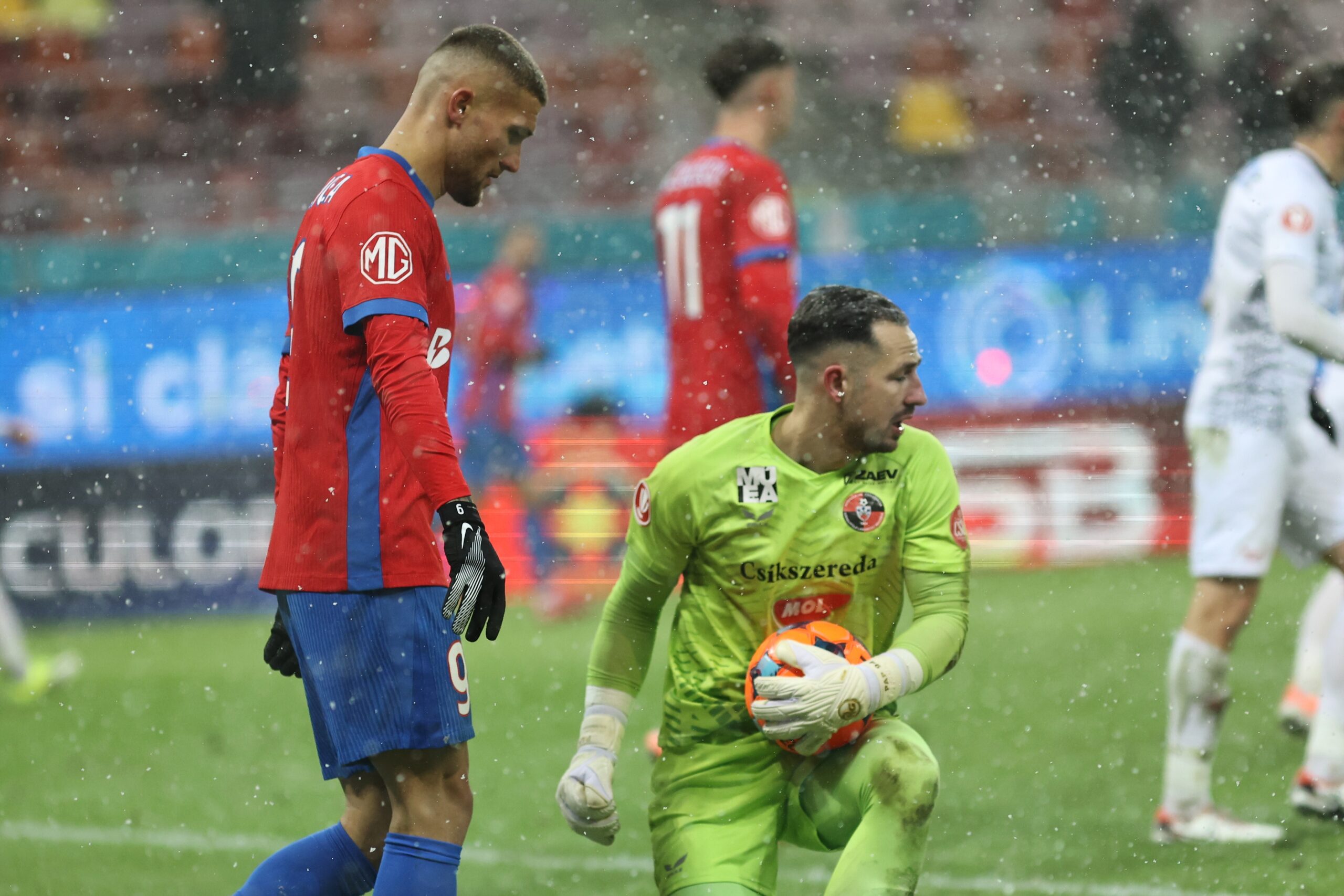 Reacția lui Eduard Pap, după ce i a apărat penalty ul lui Florin Tănase în FCSB Csikszereda