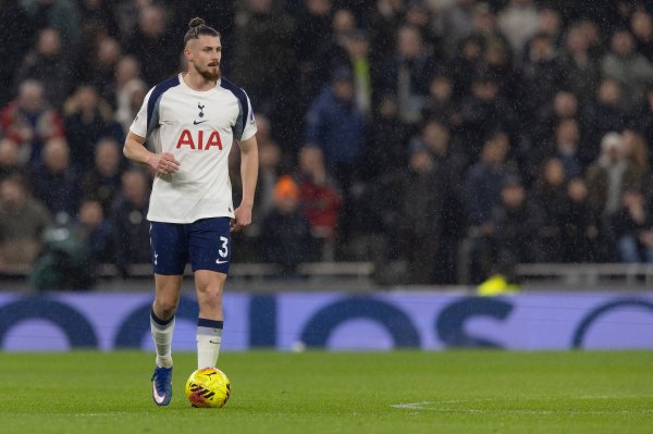 Drăgușin, ocazie uriașă în înfrângerea cu Fulham! Echipa românului este aproape de zona retrogradării