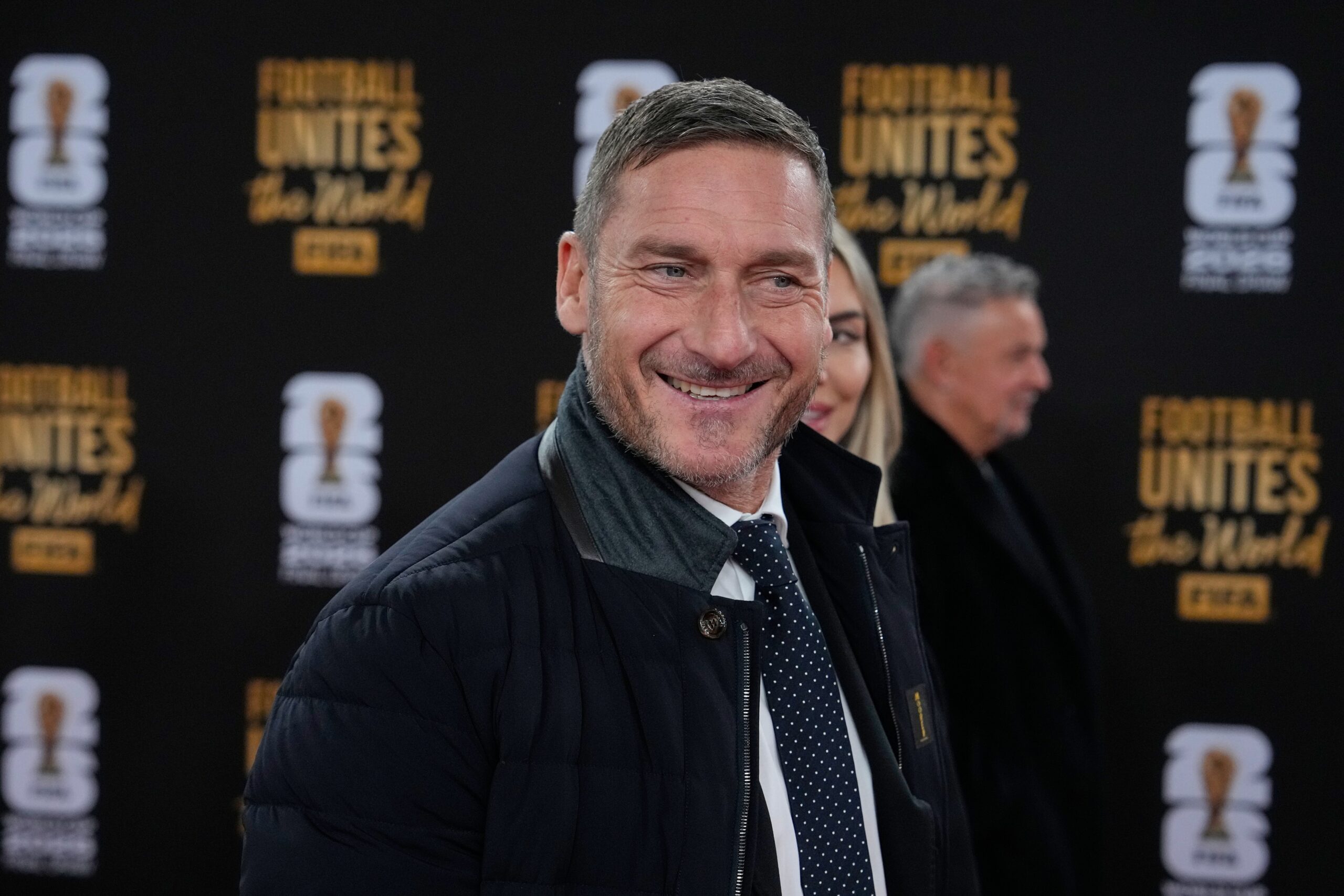 Francesco Totti semnează și revine în fotbal