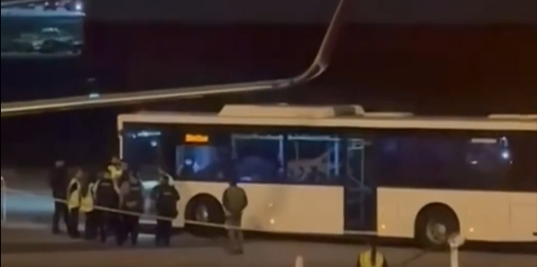 Gata! Iraniencele au coborât din autobuz și au schimbat destinația: ”Mi e dor de familia mea”
