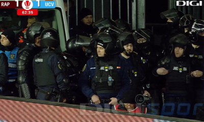 Gaze lacrimogene și scandări rasiste! Rapid Craiova a fost întrerupt în repriza a doua