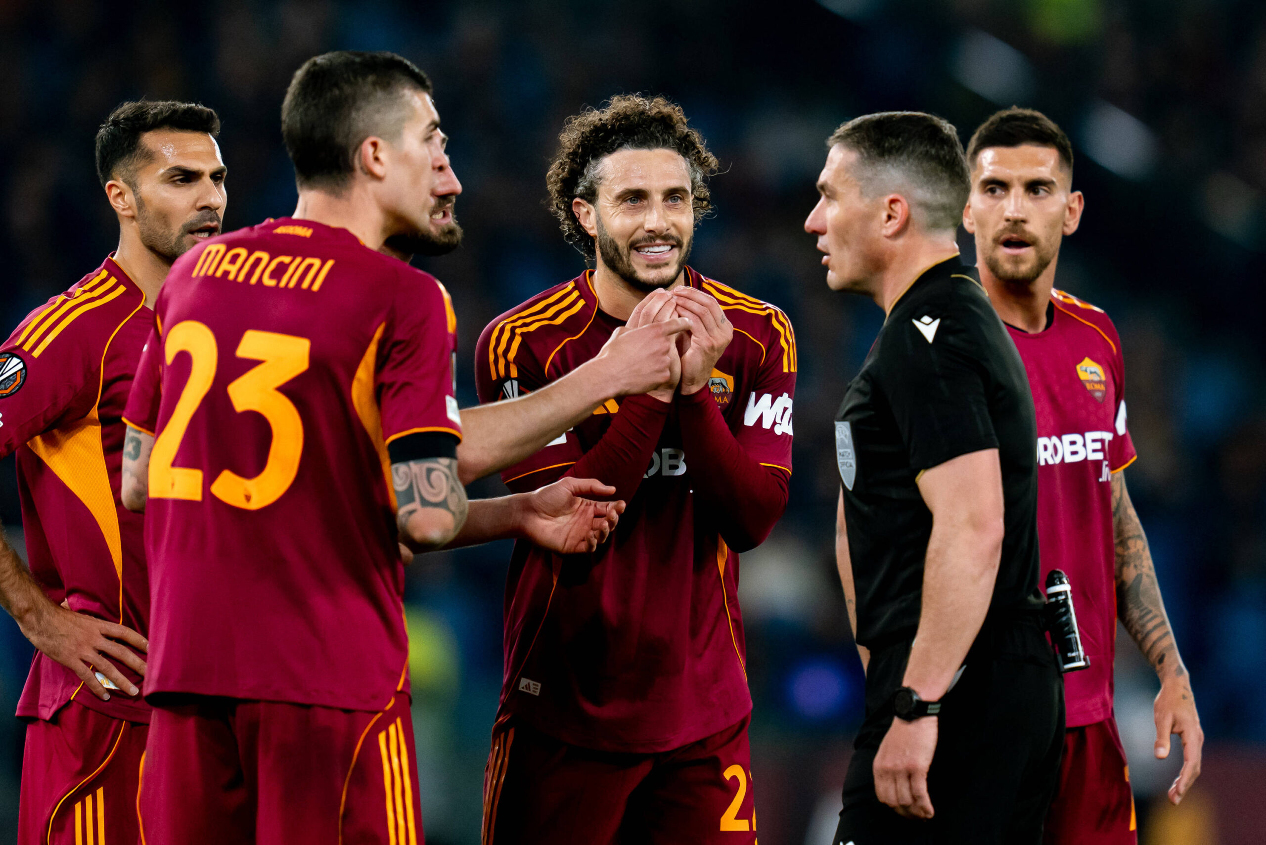 Istvan Kovacs, la nebunia din Europa League: a dat 9 cartonașe și două penalty uri