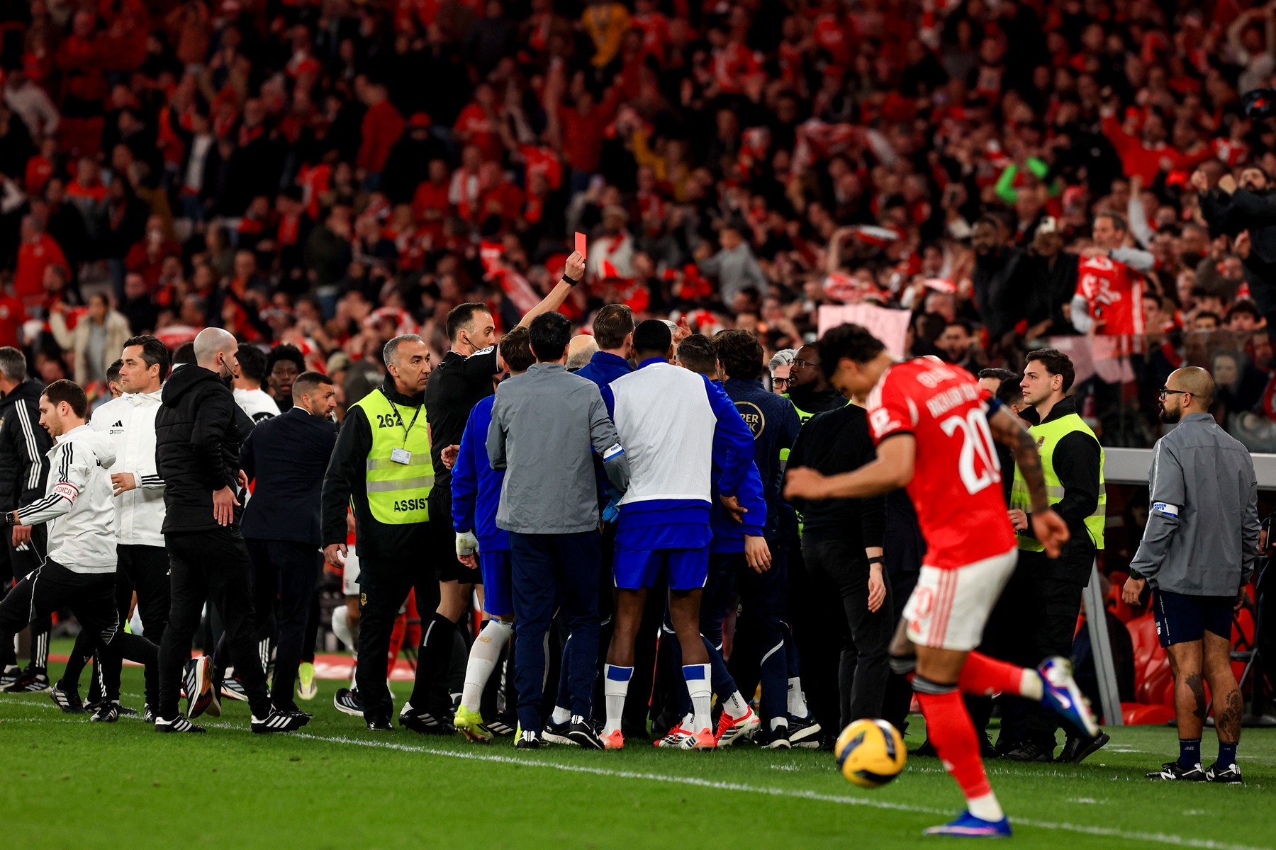 Jose Mourinho n a mai rezistat: roșu direct! "M a făcut trădător de 50 de ori!"