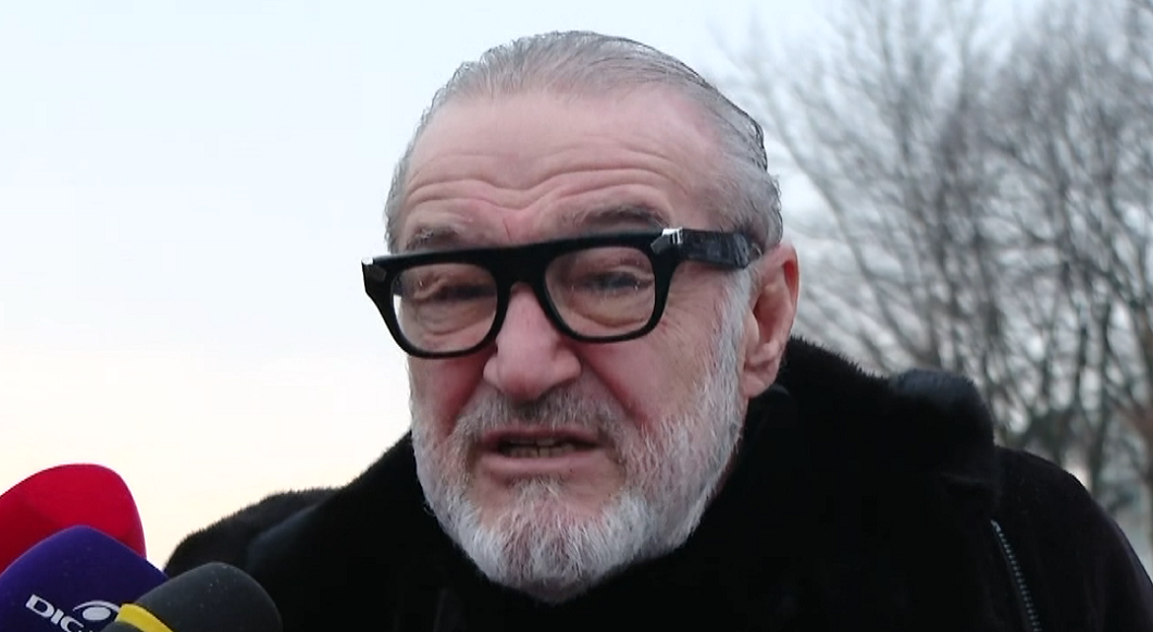 ”Mă enervează”