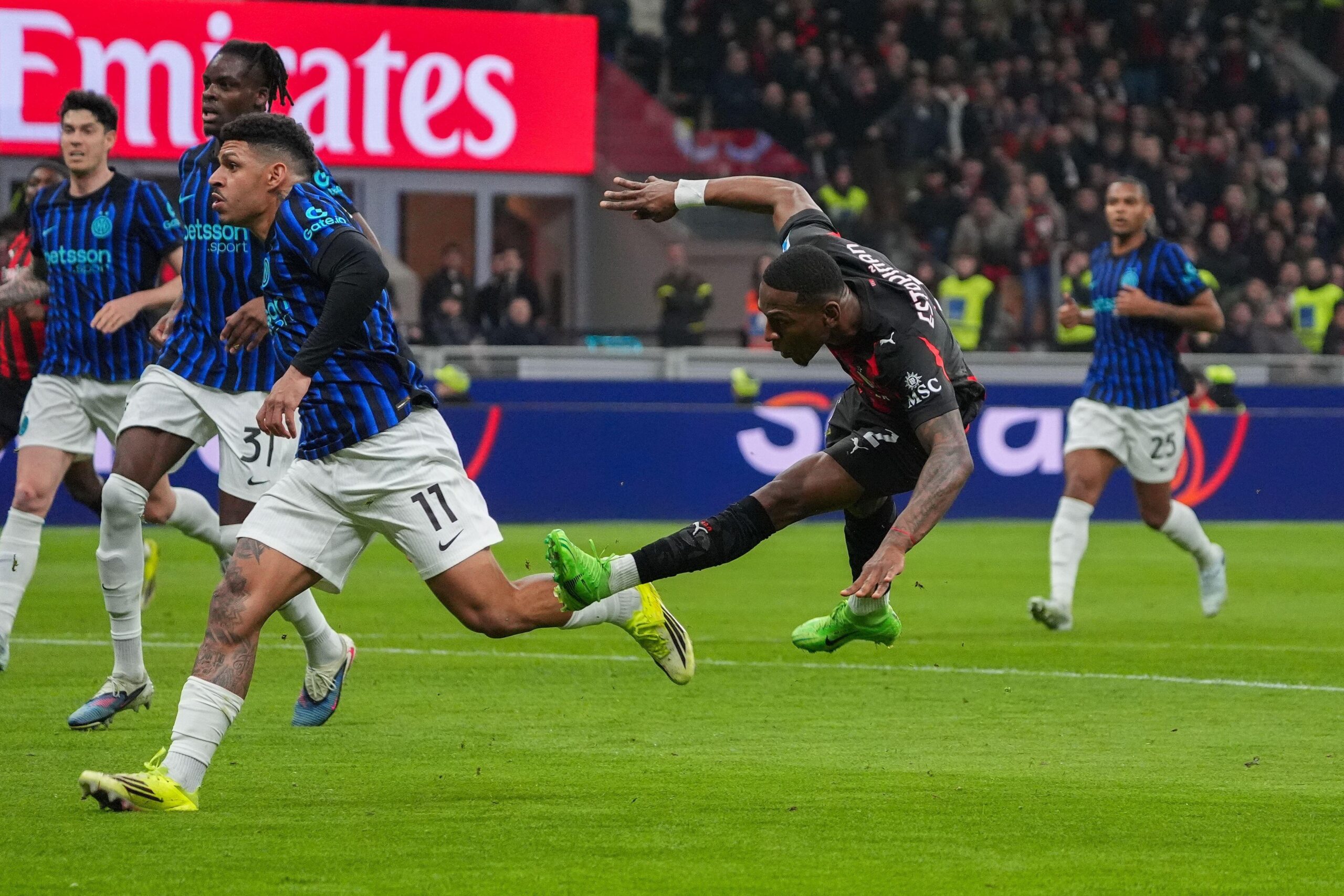 S a scris istorie la AC Milan Inter, chiar sub ochii lui Cristi Chivu