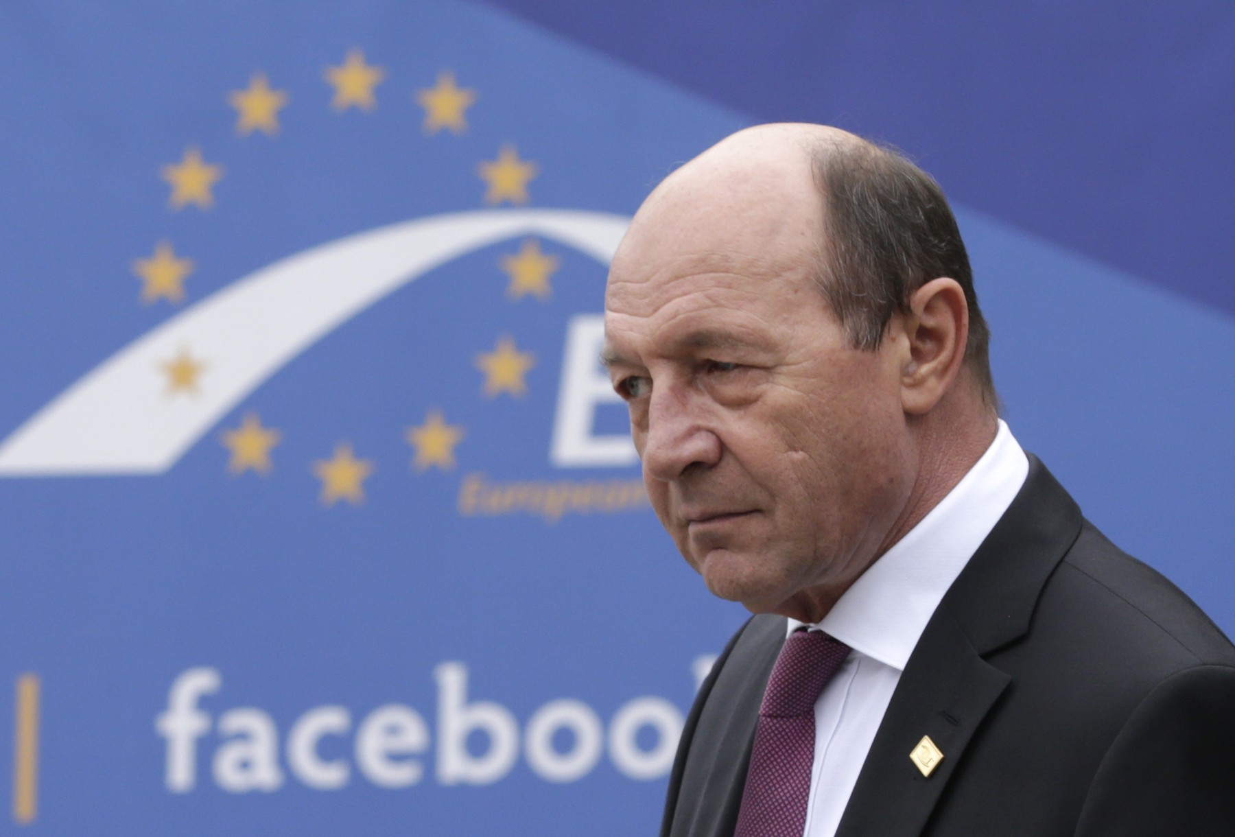 Traian Băsescu a fost convins și a dat banii: ”El l a păcălit pe șacalul ăsta de Băsescu! Genial”