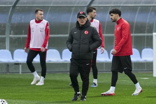 Veste excelentă pentru România! Fotbalistul ”pe val” din naționala Turciei s a accidentat și e OUT contra tricolorilor