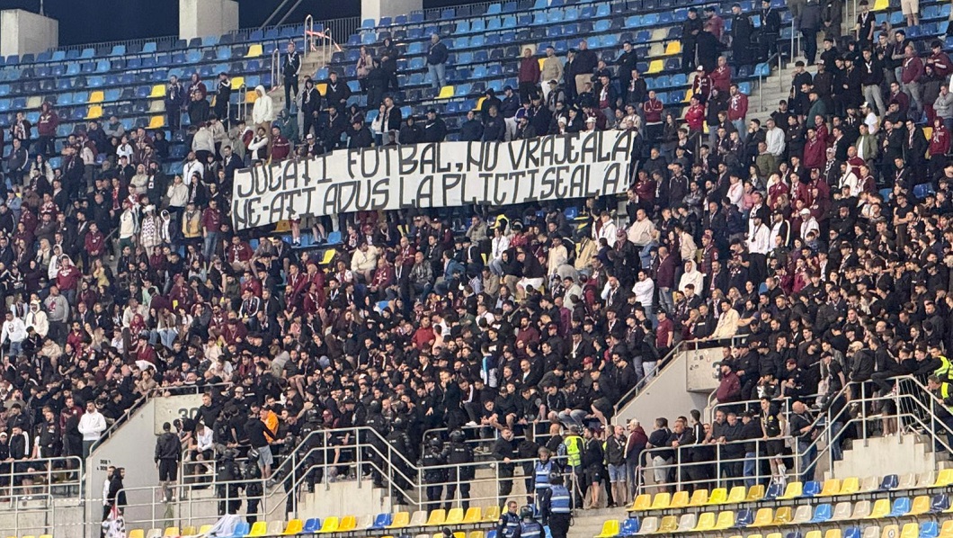 Ce au scandat fanii Rapidului, imediat după golul giuleștenilor din derby ul cu Dinamo + Acuzații grave: ”Pariori și blatiști”
