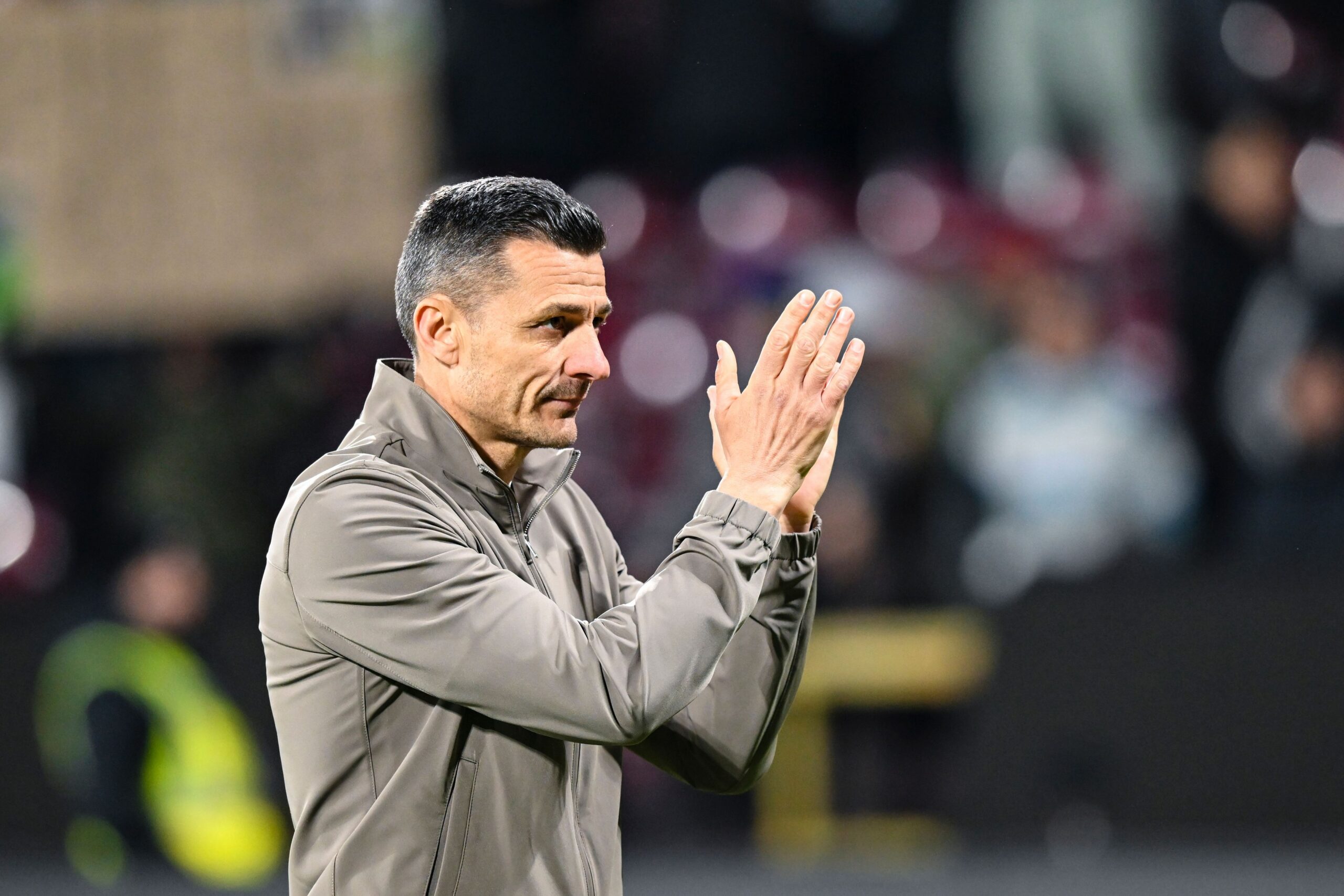 Costel Gâlcă a reacționat, după ce s a scris că va pleca de la Rapid: ”Păi, ce vreți să fac?”