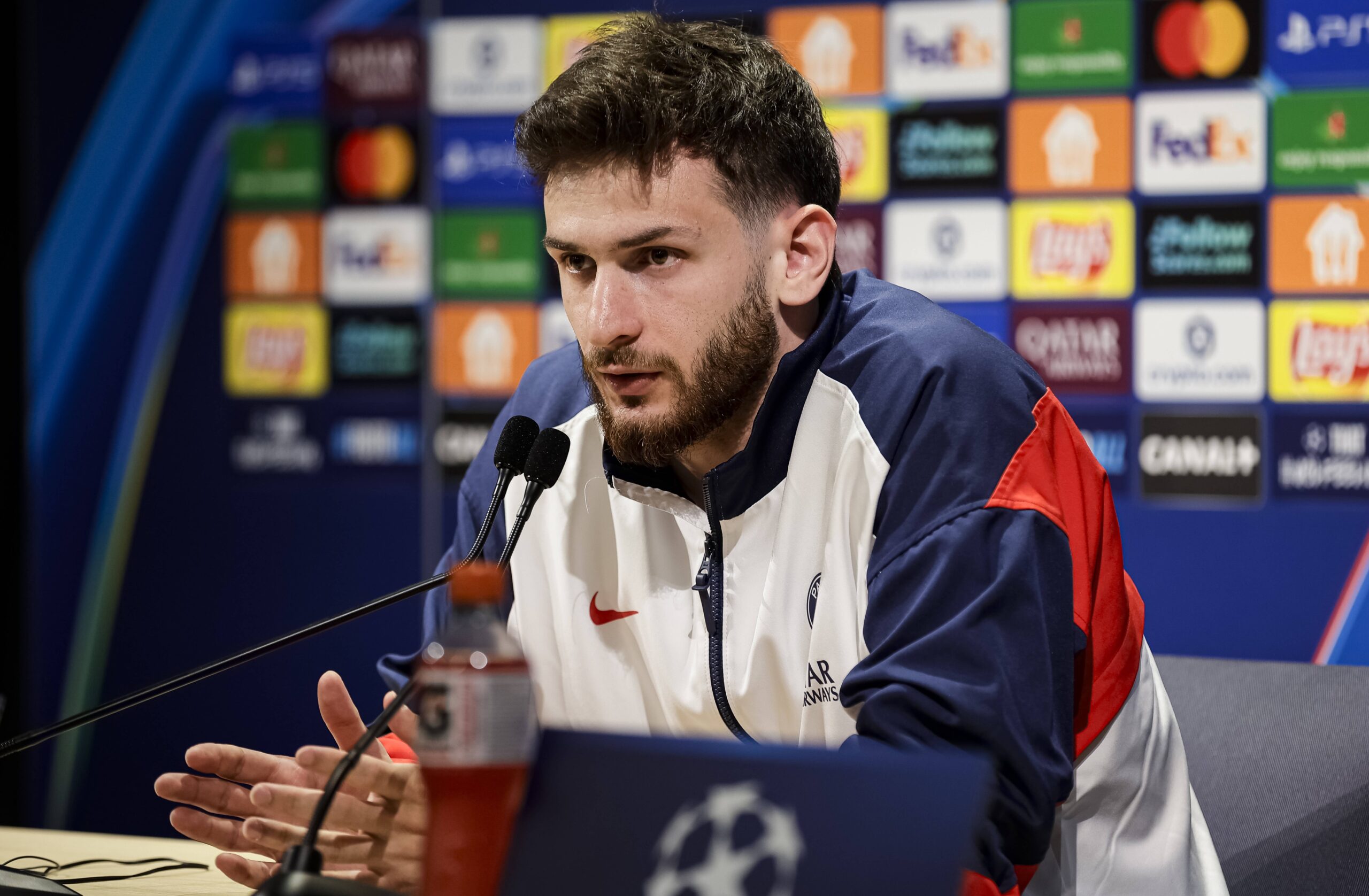 Khvicha Kvaratskhelia, flatat înainte de PSG Bayern: "E unul dintre cei mai buni din istorie!"