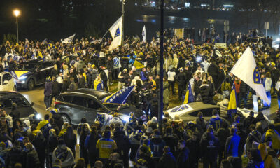 Nebunie în Bosnia! Mii de oameni au ieșit în stradă, după eliminarea Italiei și calificarea la Cupa Mondială