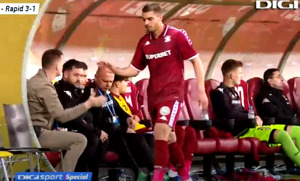 Nu s a văzut la TV! Gestul făcut de Ciobotariu în Dinamo Rapid, după ce Gâlcă l a scos în minutul