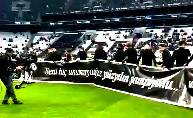 Pe măsură! Ce banner au afișat jucătorii lui Beșiktaș, în ziua înmormântării lui Mircea Lucescu