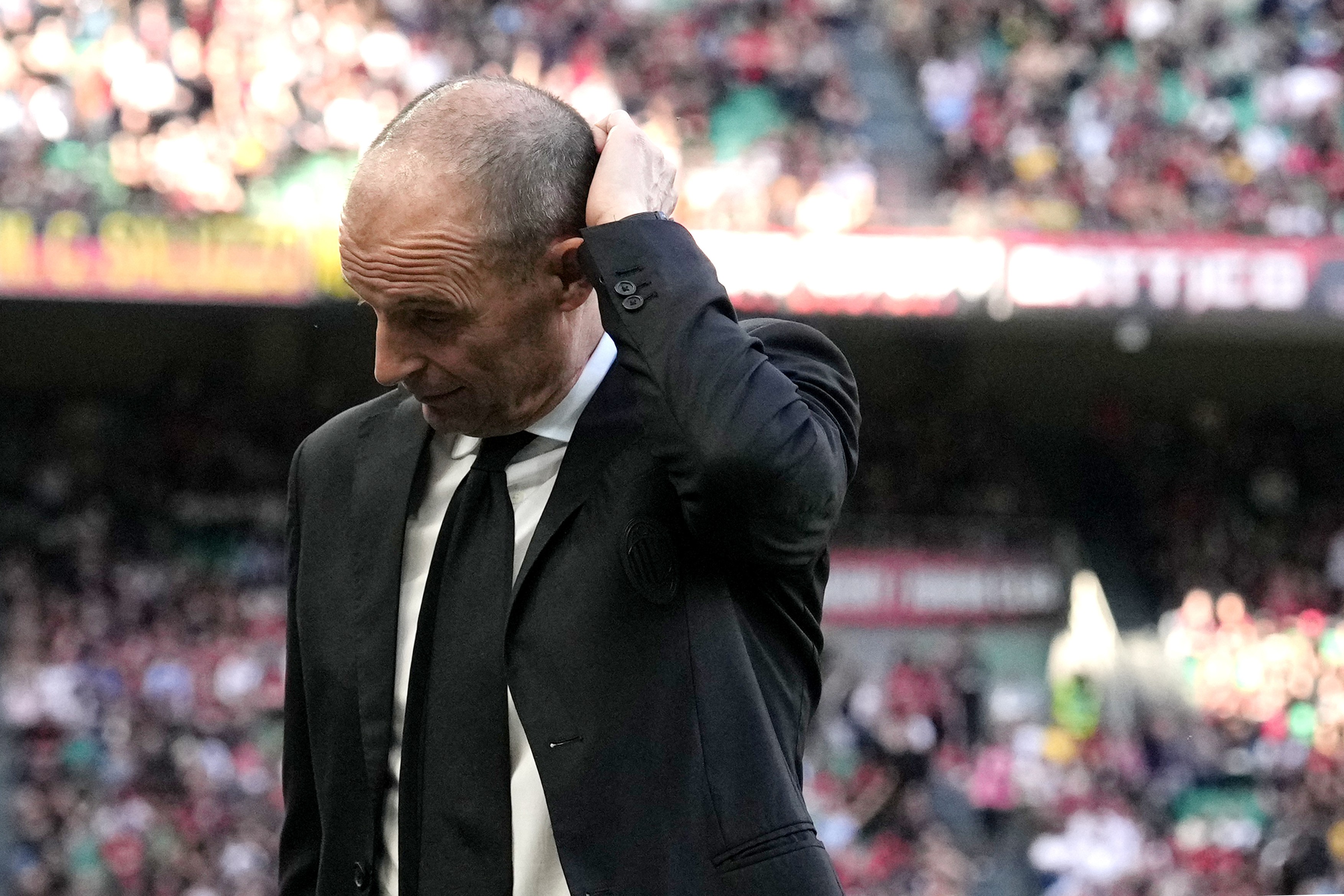 Reacția lui Allegri, după ce AC Milan a fost umilită de Udinese! Fanii i au huiduit la scenă deschisă pe San Siro