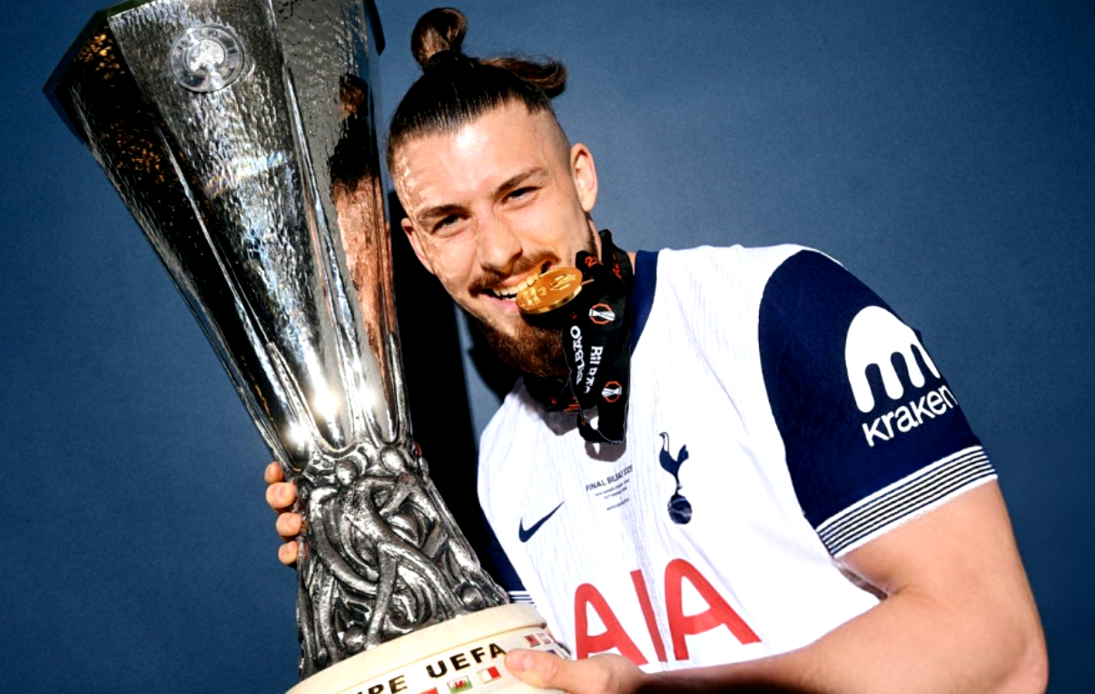 Șansa lui Radu Drăgușin! Barcelona e gata să se reorienteze