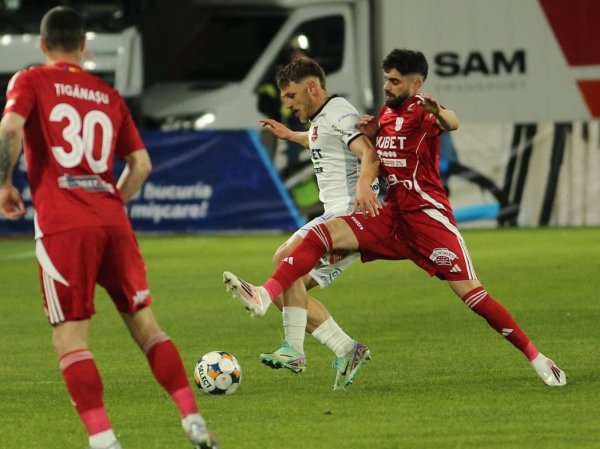 Antrenorul teroare din Superliga. Golgheterul l a sunat pe patron: ”Mi e frică